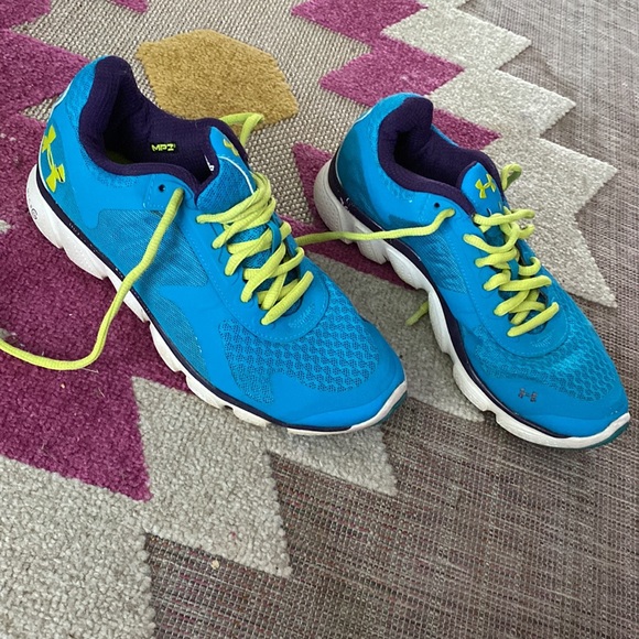 Size 6 blue/lime/purple under armour running shoes - Picture 3 of 3